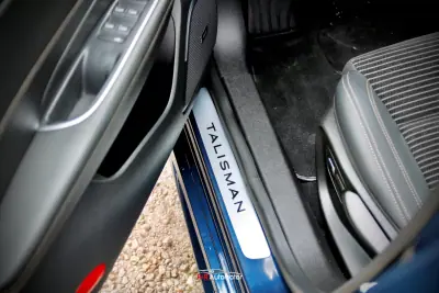 Renault Talisman Sport Tourer 2016 - 14750 EUR, 104000 km - AUTO.MOTO.pt - 104000km - foto 16 de 46