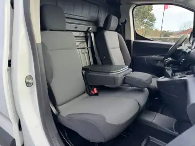 Peugeot PARTNER GIRAFON 2019 - 13990 EUR, 150000 km - AUTO.MOTO.pt - 150000km - foto 18 de 39