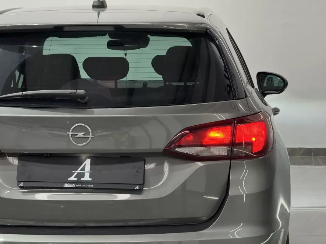 Opel Astra Sports Tourer 2019 - 11990 EUR, 117000 km - 117000km - foto 11 de 24