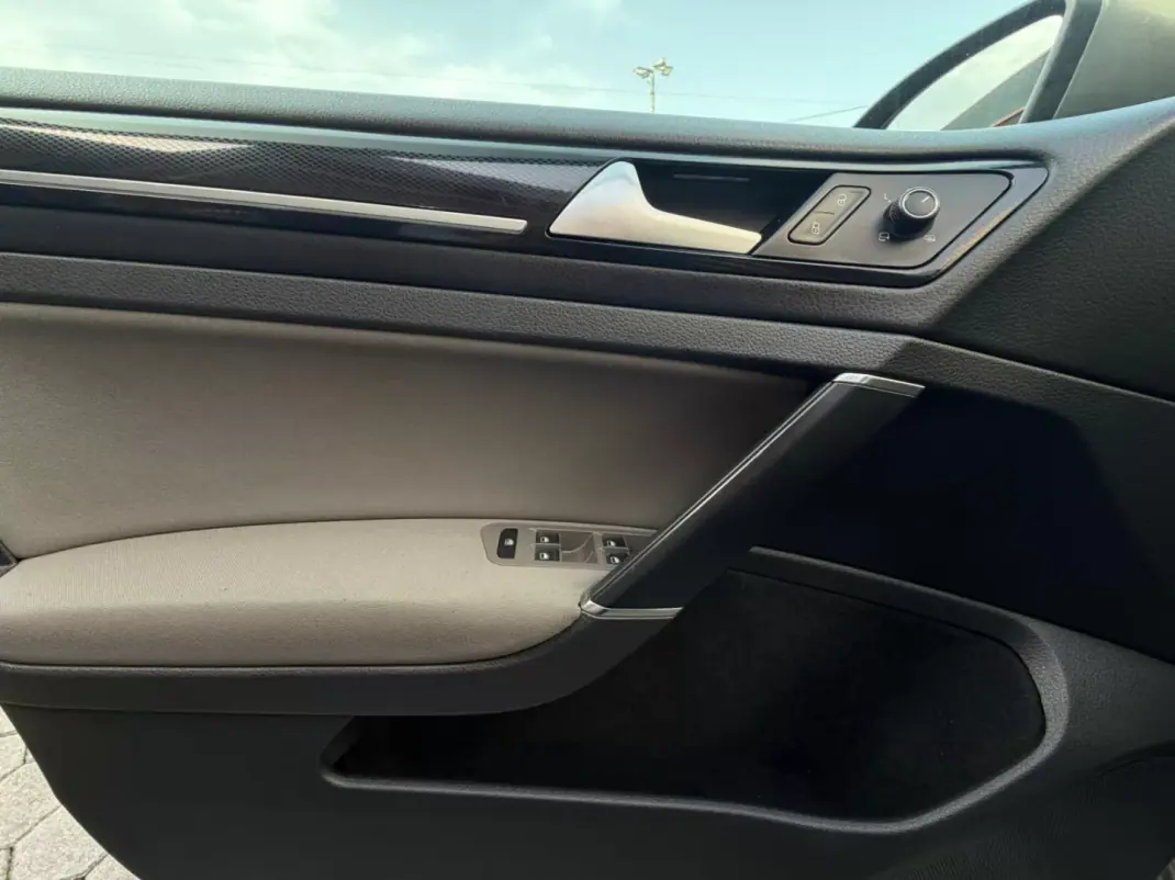 Volkswagen Golf 2014 - 15500 EUR, 143946 km - AUTO.MOTO.pt - 143946km - foto 9 de 23