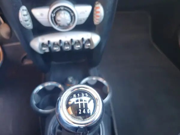 MINI Clubman 2010 - 7990 EUR, 154000 km - AUTO.MOTO.pt - 154000km - foto 8 de 11