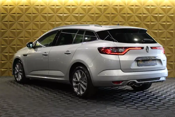 Renault Mégane Sport Tourer 2020 - 15900 EUR, 135000 km - AUTO.MOTO.pt - 135000km - foto 13 de 36