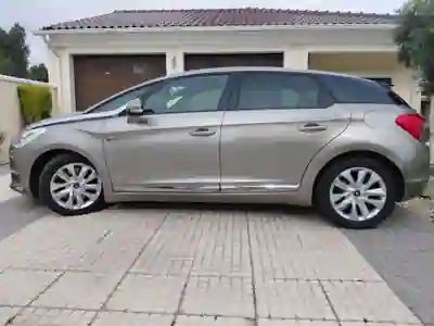 DS DS5 2013 - 8299 EUR, 254000 km - 254000km - foto 2 de 11