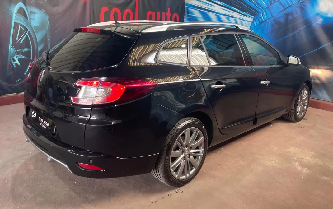 Renault Mégane Sport Tourer 2014 - 9999 EUR, 163000 km - AUTO.MOTO.pt - 163000km - foto 15 de 47