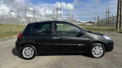 Renault Clio 2009 - 4500 EUR, 254000 km - AUTO.MOTO.pt - 254000km - foto 7 de 17