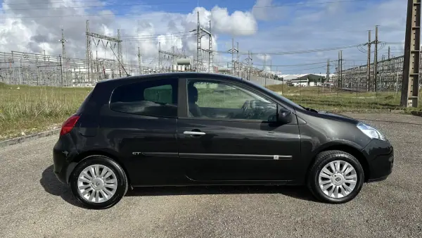 Renault Clio 2009 - 4500 EUR, 254000 km - AUTO.MOTO.pt - 254000km - foto 7 de 17