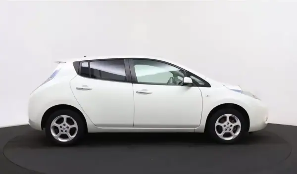 Nissan Leaf 2011 - 4900 EUR, 125000 km - AUTO.MOTO.pt - 125000km - foto 18 de 20