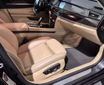BMW 740 2014 - 21900 EUR, 306500 km - AUTO.MOTO.pt - 306500km - foto 27 de 55