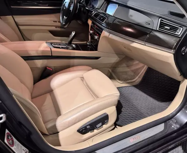 BMW 740 2014 - 21900 EUR, 306500 km - AUTO.MOTO.pt - 306500km - foto 27 de 55