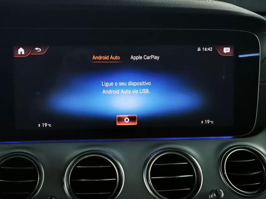 Mercedes-Benz E 300 2022 - 35950 EUR, 122245 km - AUTO.MOTO.pt - 122245km - foto 22 de 43