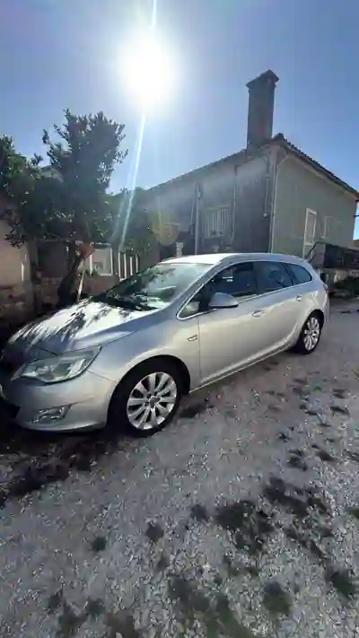 Opel Astra Sports Tourer 2011 - 4950 EUR, 217000 km - 217000km - foto 6 de 11