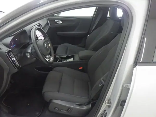 Volvo C40 2021 - 33900 EUR, 84821 km - AUTO.MOTO.pt - 84821km - foto 6 de 11