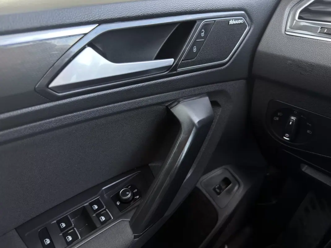 Volkswagen Tiguan 2017 - 19990 EUR, 165504 km - AUTO.MOTO.pt - 165504km - foto 13 de 21