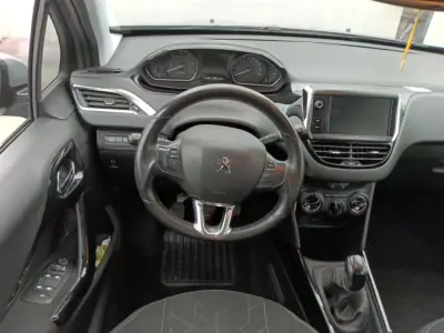 Peugeot 2008 2019 - 12450 EUR, 130085 km - AUTO.MOTO.pt - 130085km - foto 5 de 9