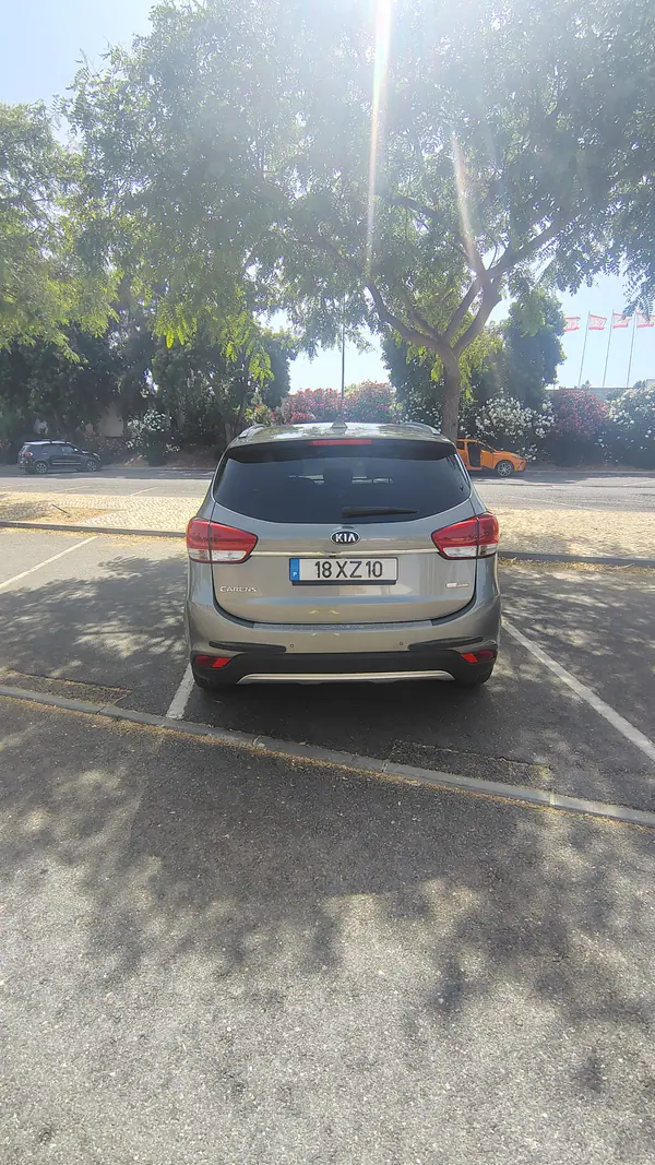 Kia Carens 2019 - 10000 EUR, 265000 km - AUTO.MOTO.pt - 265000km - foto 4 de 10