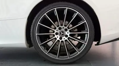Mercedes-Benz E 220 2018 - 41990 EUR, 92427 km - AUTO.MOTO.pt - 92427km - foto 12 de 34