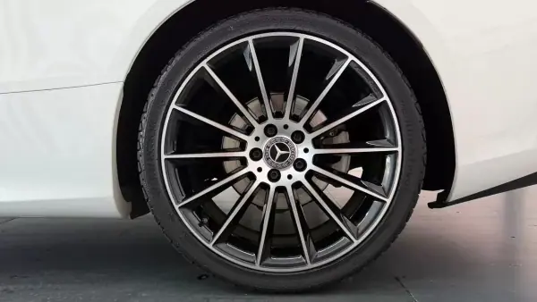 Mercedes-Benz E 220 2018 - 41990 EUR, 92427 km - AUTO.MOTO.pt - 92427km - foto 12 de 34