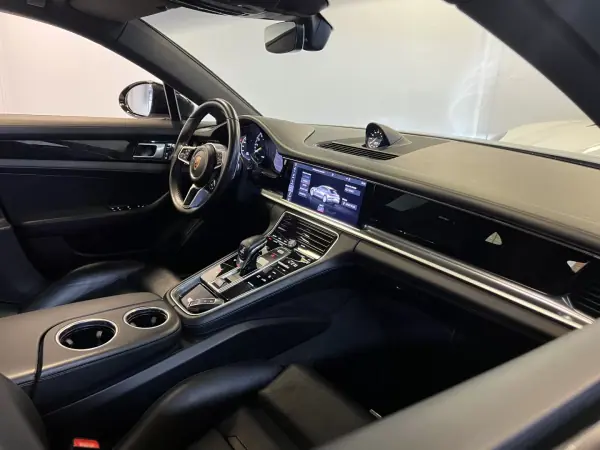 Porsche Panamera Sport Turismo 2020 - 74990 EUR, 120000 km - AUTO.MOTO.pt - 120000km - foto 5 de 56
