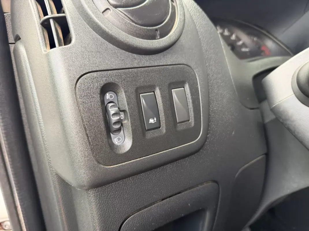 Renault Master 2.3 dCi L2 3.5T RD TP 2019 - 16900 EUR, 178309 km - AUTO.MOTO.pt - 178309km - foto 5 de 15