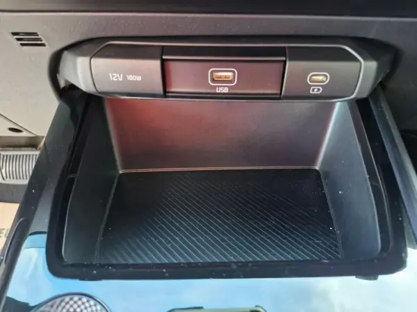 Kia Niro EV 2024 - 33500 EUR, 1700 km - AUTO.MOTO.pt - 1700km - foto 15 de 48
