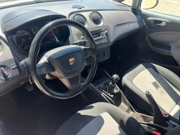 SEAT Ibiza ST 2013 - 6500 EUR, 205000 km - AUTO.MOTO.pt - 205000km - foto 16 de 21
