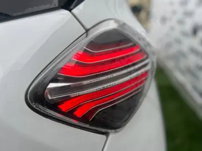 Renault Zoe 2020 - 13500 EUR, 69000 km - AUTO.MOTO.pt - 69000km - foto 11 de 12