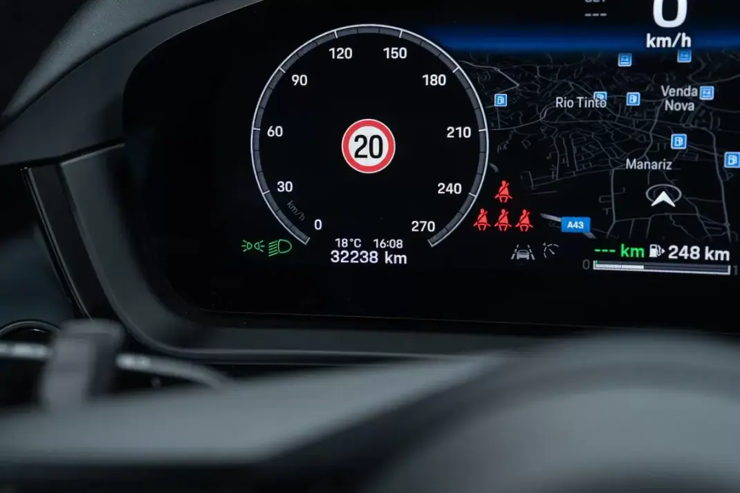 Porsche Cayenne 2024 - 97950 EUR, 32000 km - AUTO.MOTO.pt - 32000km - foto 30 de 55