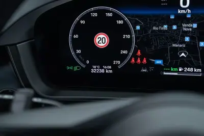 Porsche Cayenne 2024 - 97950 EUR, 32000 km - AUTO.MOTO.pt - 32000km - foto 30 de 55