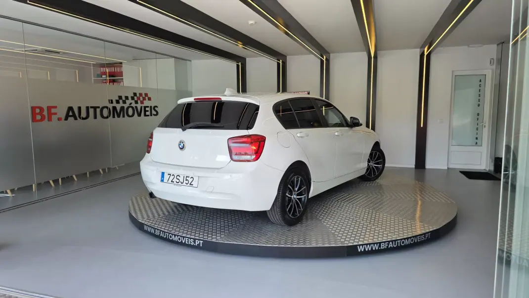 BMW 114 2013 - 9500 EUR, 212463 km - AUTO.MOTO.pt - 212463km - foto 16 de 45
