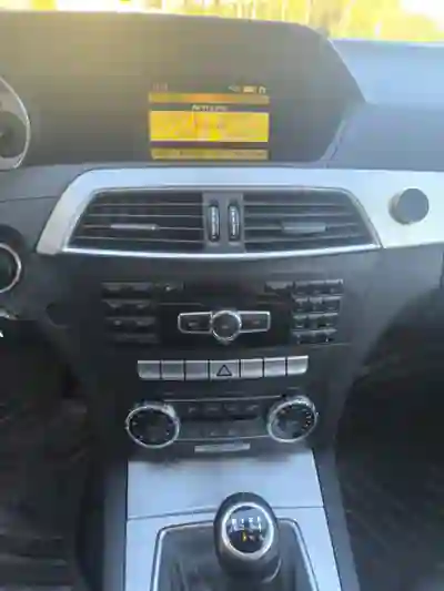 Mercedes-Benz C 220 2011 - 12500 EUR, 160000 km - AUTO.MOTO.pt - 160000km - foto 6 de 15