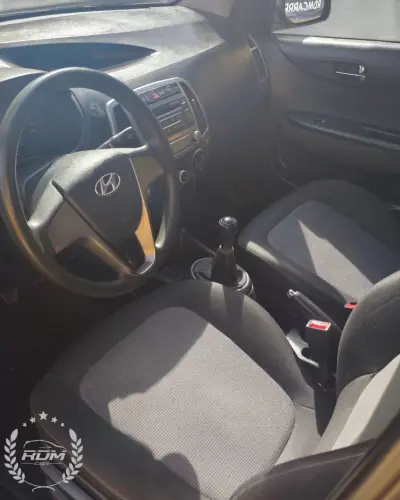Hyundai i20 2013 - 4250 EUR, 200000 km - AUTO.MOTO.pt - 200000km - foto 5 de 8