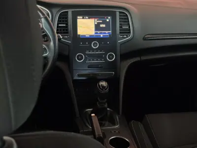 Renault Mégane 2017 - 11990 EUR, 180552 km - AUTO.MOTO.pt - 180552km - foto 16 de 18