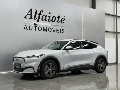 Ford Mustang Mach-E 2022 — foto 5 de 38