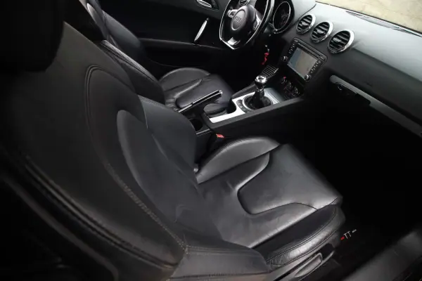Audi TT Coupé 2009 - 15450 EUR, 207000 km - AUTO.MOTO.pt - 207000km - foto 20 de 24