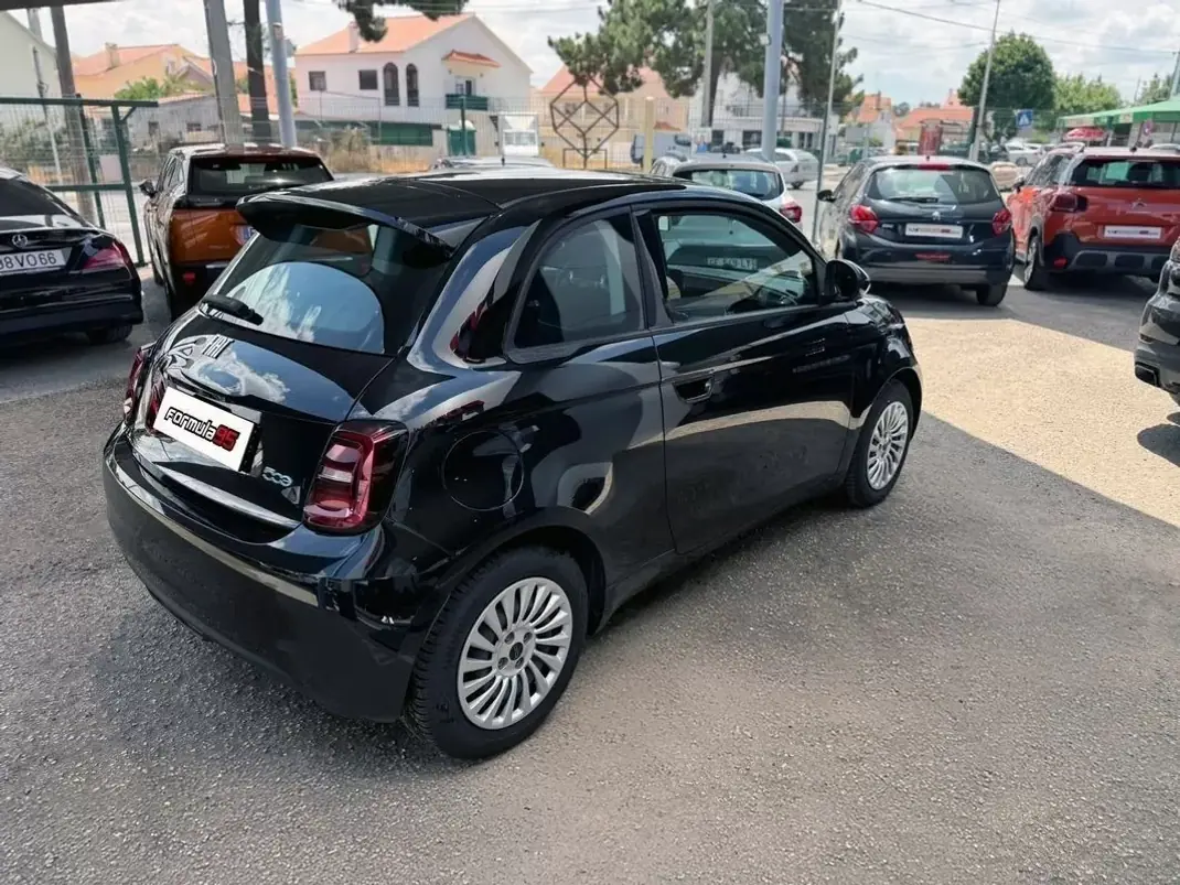 Fiat 500e 2022 - 15400 EUR, 8958 km - AUTO.MOTO.pt - 8958km - foto 4 de 11