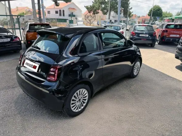 Fiat 500e 2022 - 14900 EUR, 8958 km - AUTO.MOTO.pt - 8958km - foto 4 de 11