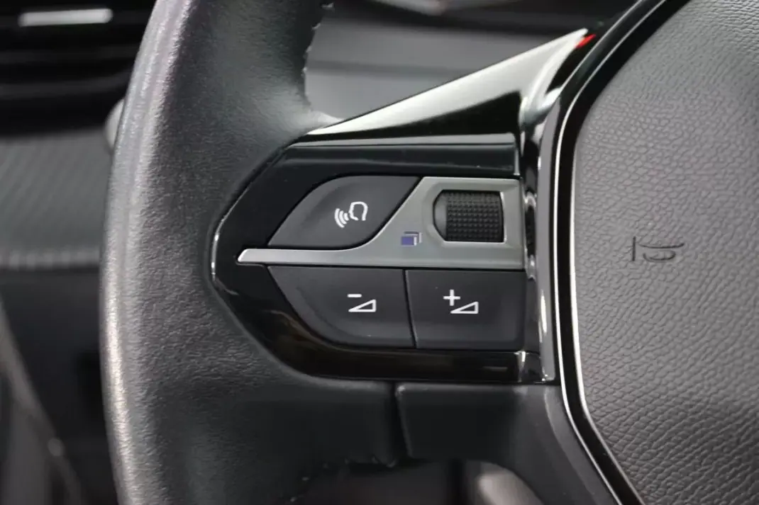 Peugeot 2008 2021 - 18700 EUR, 48176 km - AUTO.MOTO.pt - 48176km - foto 26 de 32