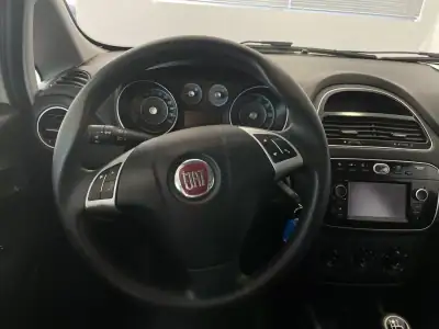 Fiat Punto 2017 - 9250 EUR, 97114 km - AUTO.MOTO.pt - 97114km - foto 6 de 13