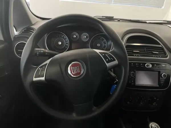 Fiat Punto 2017 - 9250 EUR, 97114 km - AUTO.MOTO.pt - 97114km - foto 6 de 13