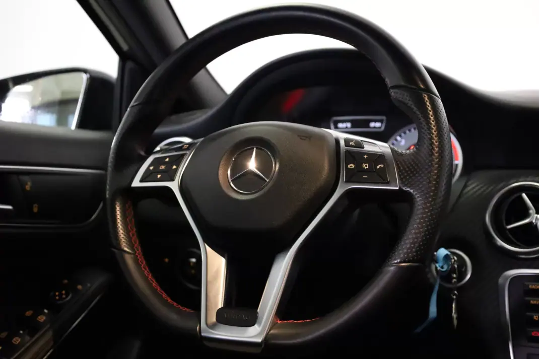Mercedes-Benz A 200 2015 - 20950 EUR, 54047 km - AUTO.MOTO.pt - 54047km - foto 24 de 32
