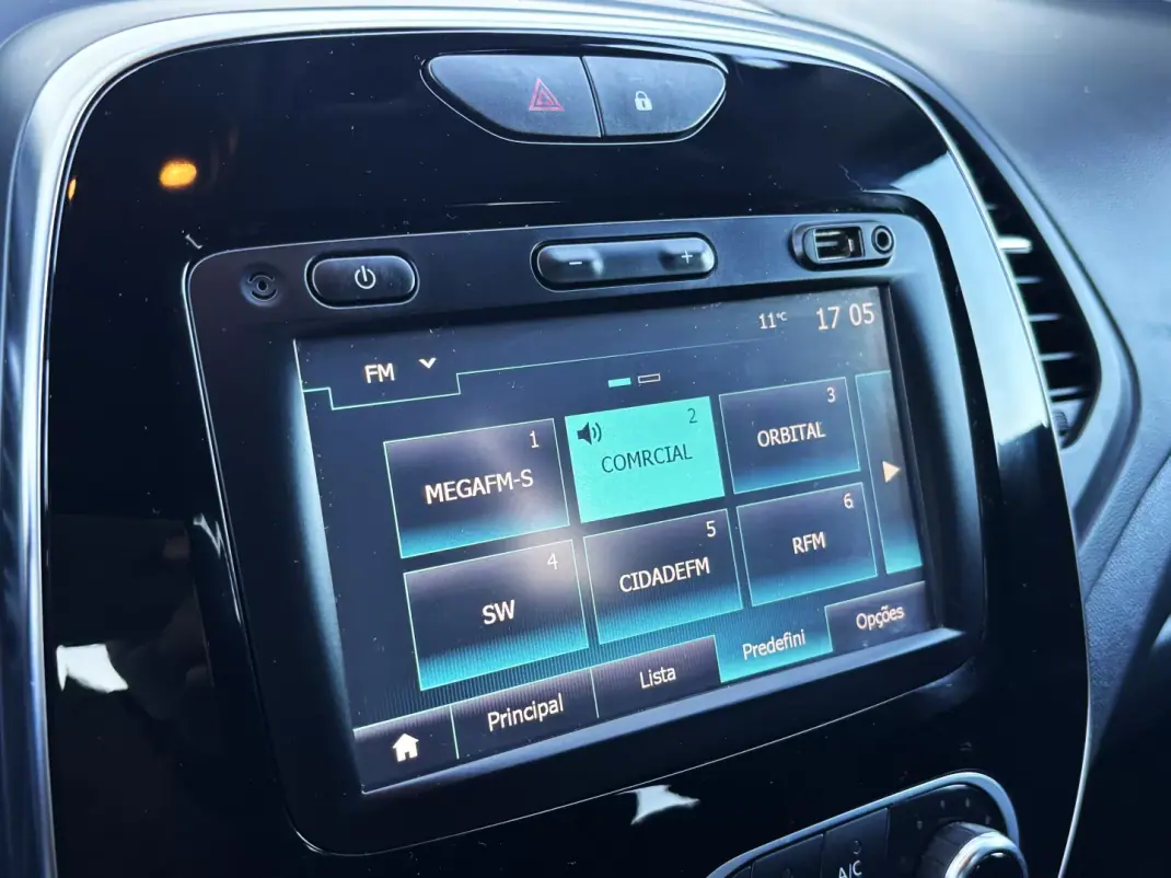 Renault Captur 2018 - 13950 EUR, 119000 km - AUTO.MOTO.pt - 119000km - foto 31 de 42