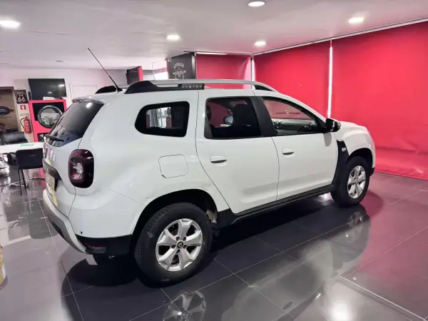 Dacia Duster 2019 - 14500 EUR, 114000 km - AUTO.MOTO.pt - 114000km - foto 5 de 17