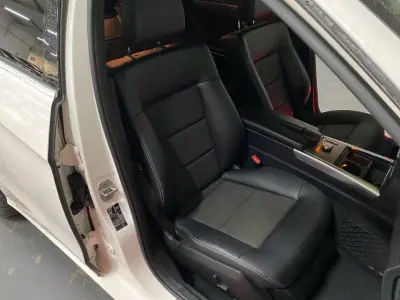 Mercedes-Benz E 300 2013 - 13950 EUR, 330000 km - AUTO.MOTO.pt - 330000km - foto 17 de 20