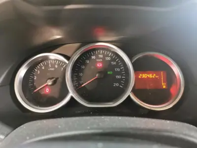 Dacia 2017 - 9900 EUR, 230462 km - AUTO.MOTO.pt - 230462km - foto 7 de 10