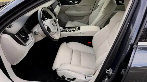 Volvo V60 2020 - 26500 EUR, 129000 km - AUTO.MOTO.pt - 129000km - foto 5 de 25