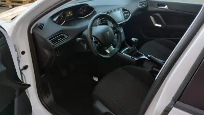 Peugeot 308 2019 - 11950 EUR, 114000 km - 114000km - foto 12 de 38