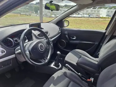 Renault Clio 2011 - 6500 EUR, 180000 km - AUTO.MOTO.pt - 180000km - foto 7 de 12