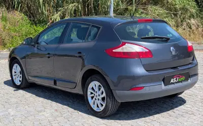 Renault Mégane 2012 - 5500 EUR, 275944 km - AUTO.MOTO.pt - 275944km - foto 9 de 20