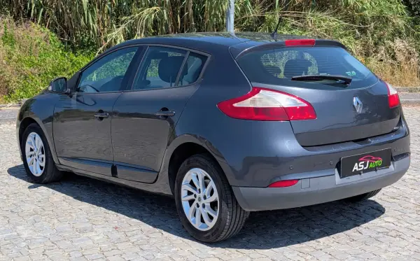 Renault Mégane 2012 - 5500 EUR, 275944 km - AUTO.MOTO.pt - 275944km - foto 9 de 20
