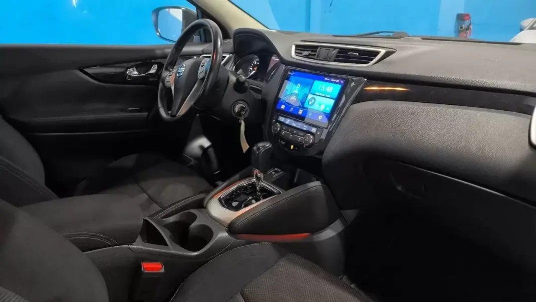 Nissan Qashqai 2015 - 14300 EUR, 140000 km - AUTO.MOTO.pt - 140000km - foto 5 de 20